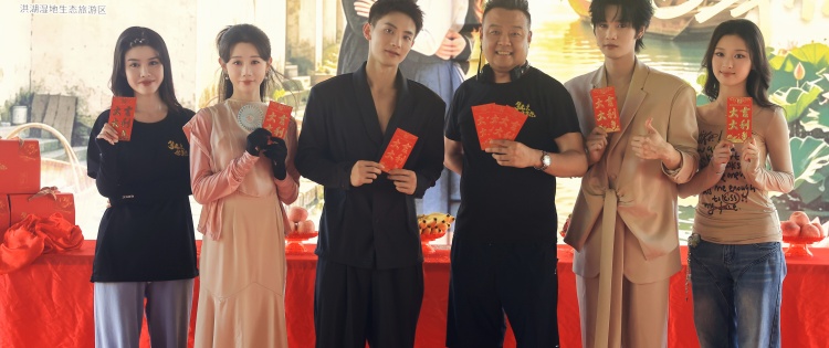 演员导演合影.jpg