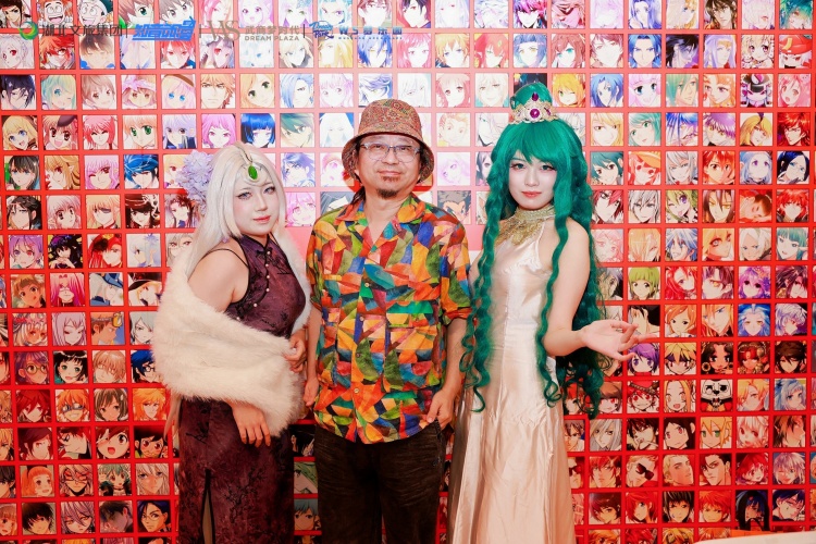 颜开与coser2.jpg
